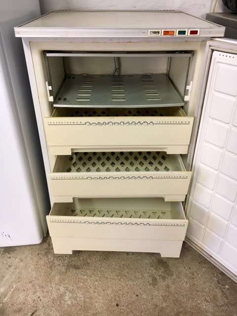 ## KIC DEEP FREZER MEDIUM SIZE DRAWERS ## GOOD CONDITION ## BARGAIN! COLLECTION RANDBURG ONLY!!