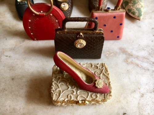 ### THE LEONARDO & JUST THE RIGHT SHOE COLLECTION ## 8 x PIECE SHOES, BAGS, ORNAMENTS UK IMPORT! WOW