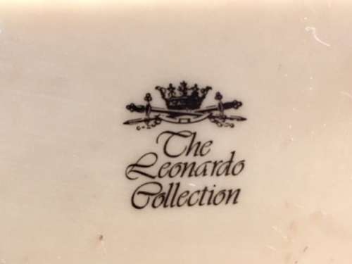 ### THE LEONARDO & JUST THE RIGHT SHOE COLLECTION ## 8 x PIECE SHOES, BAGS, ORNAMENTS UK IMPORT! WOW