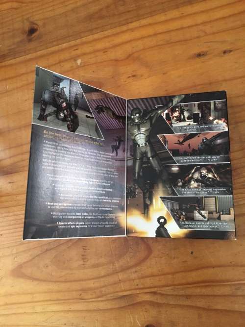 F.E.A.R. - First Encounter Assault Recon PC (5 Discs  In Cardboard Box incl. Booklet)