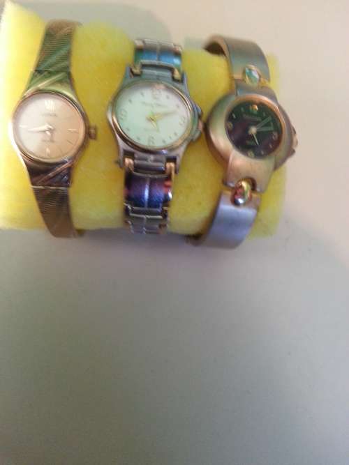Lot of 3 Vintage ladys watches (Lorus,Avroy Shlain,Digitime) Courier R100