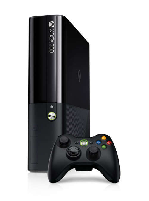 Xbox 360 E 4GB + 2 games