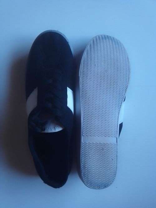 Ladies Jet Sneakers (Size 8)
