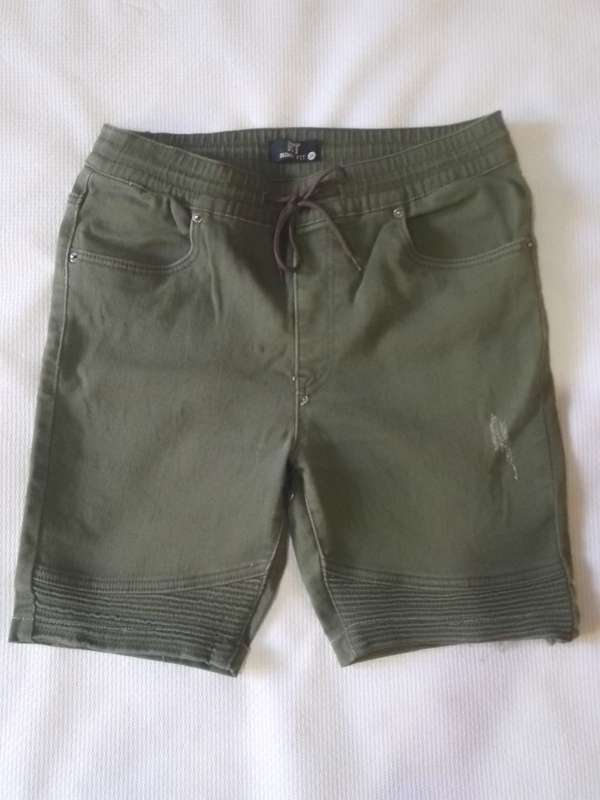 Men's 3/4 Short RT Skinny Fit (Size 32)