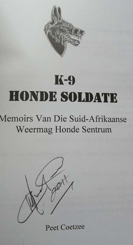 K9 Honde Soldate memoirs van die SAW Honde sentrum, Geteken deur skrywer
