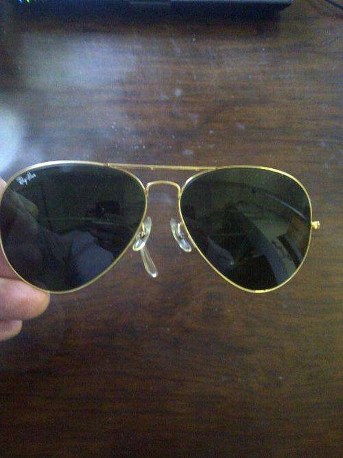 RAY-BAN AVIATOR SUNGLASSES.