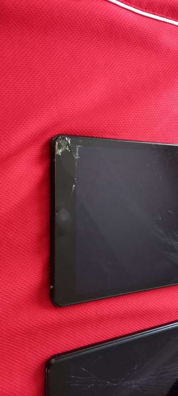 2 x Samsung Galaxy tab 8` Tablets (please read)