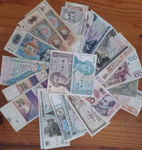 Large European banknote collection ** Low start R1 - 23 notes