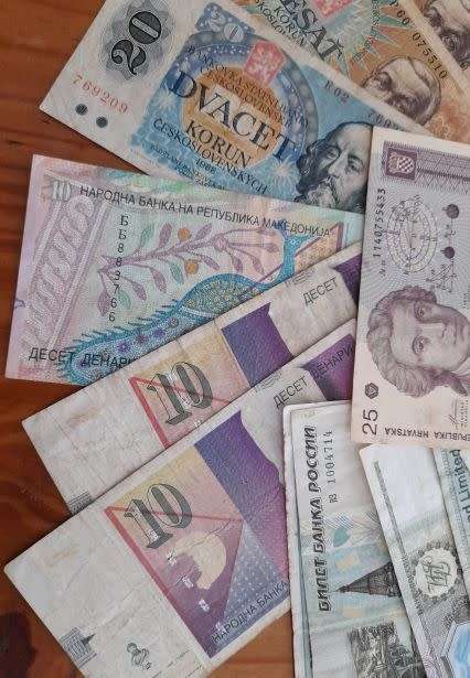 Large European banknote collection ** Low start R1 - 23 notes
