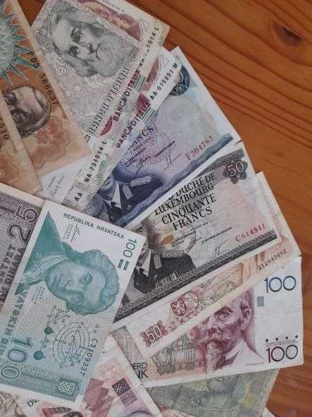 Large European banknote collection ** Low start R1 - 23 notes