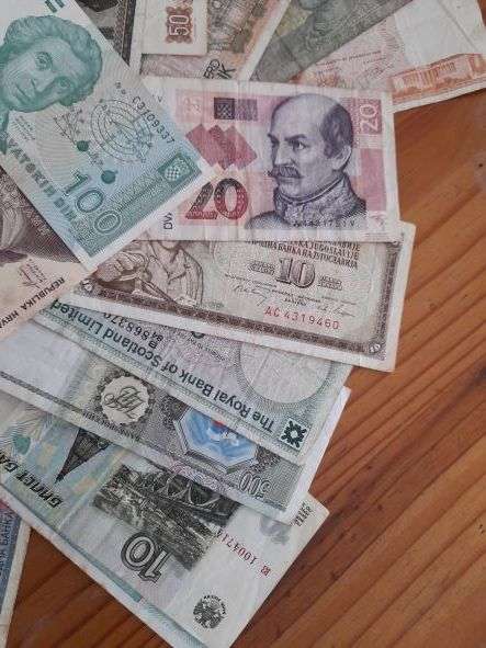 Large European banknote collection ** Low start R1 - 23 notes