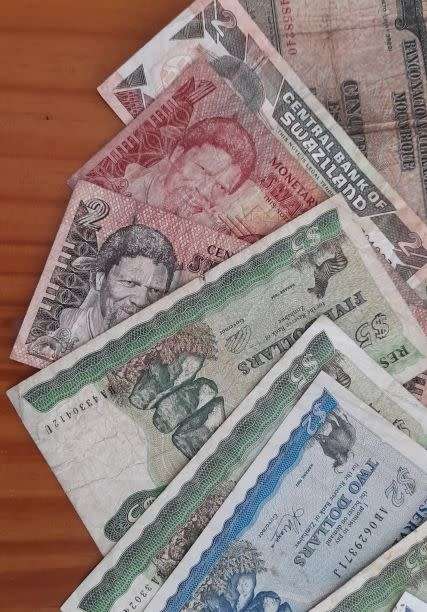 Huge African banknote collection ** Low R1 start - 27 banknotes