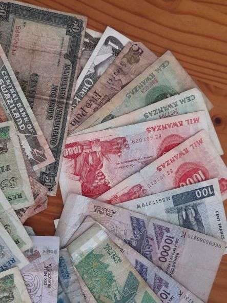 Huge African banknote collection ** Low R1 start - 27 banknotes
