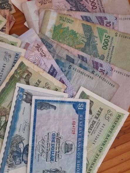 Huge African banknote collection ** Low R1 start - 27 banknotes