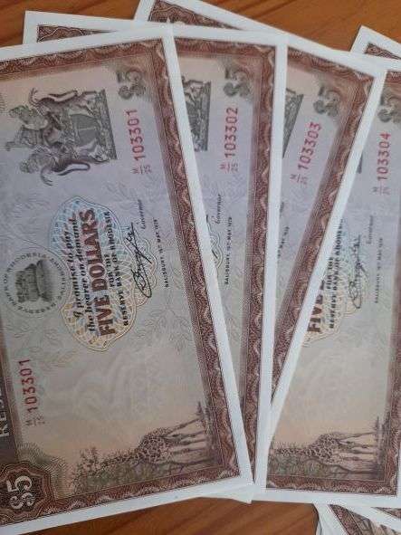 Rhodesia $5 banknotes - 10 consecutive serial numbers in amazing condition - **Amazing and rare find