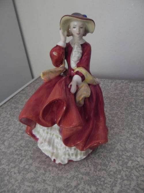ROYAL DOULTON -TOP O' THE HILL