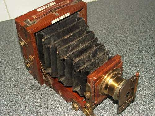 WOODEN BOX WITH LENSE
