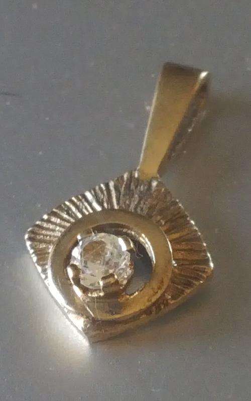9ct Gold Pendant with stone