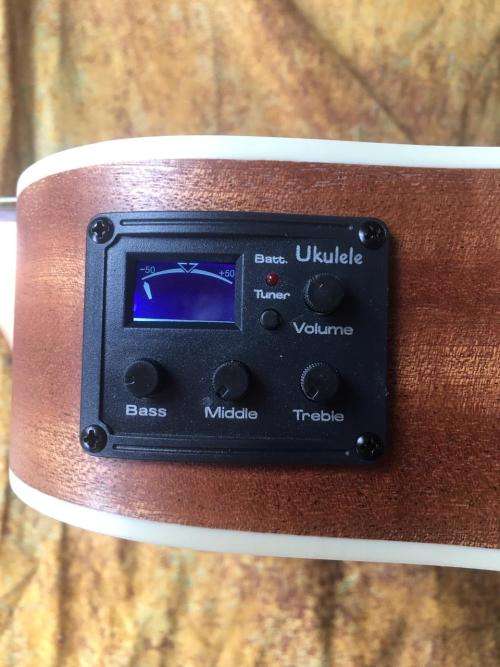 Csound Electric Tenor ukulele 26 in with inbuilt tuner 24 -48 h  SA delivery