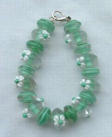 19 Glass Lampwork Beads - Green with White Daisies and swirls, green centre.