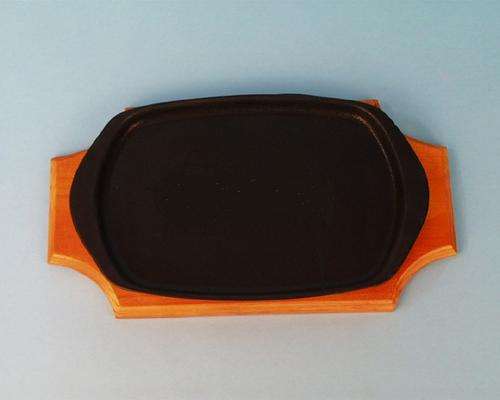 Cast Iron Steak plates and Bases BID on set of 4. Crazy R1.00 start!!!
