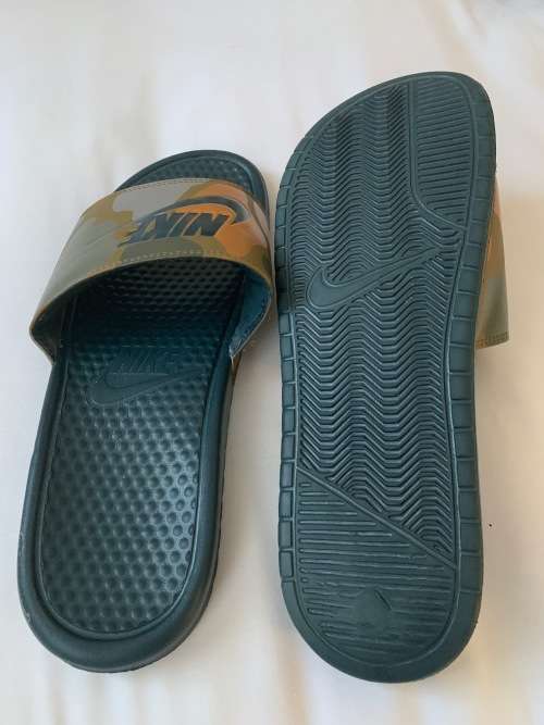 Nike Benassi Slides UK10