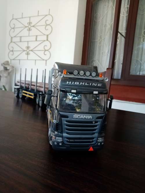 SCANIA LOGGING TRUCK 1:25 SCALE