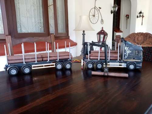 SCANIA LOGGING TRUCK 1:25 SCALE