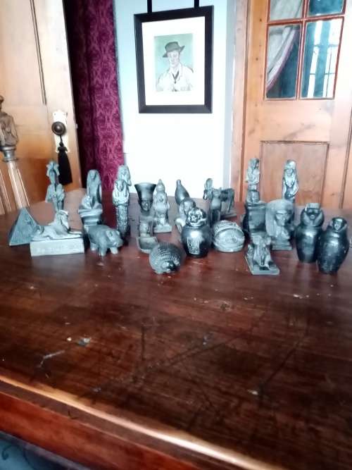 LARGE COLLECTION OF EGYPTIAN FIGURINES ( 25 PIECES)