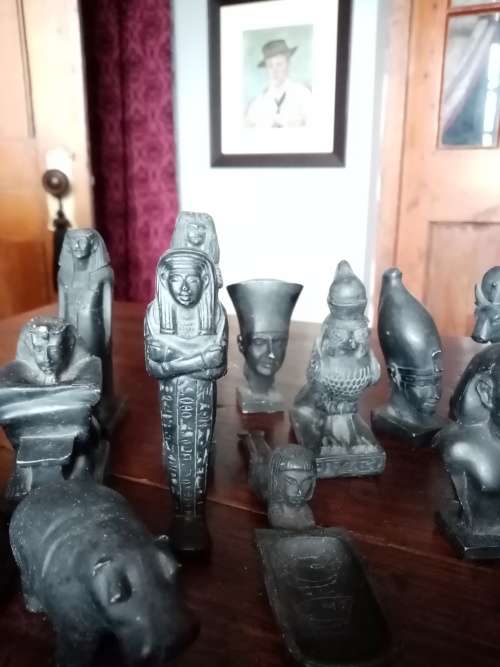 LARGE COLLECTION OF EGYPTIAN FIGURINES ( 25 PIECES)