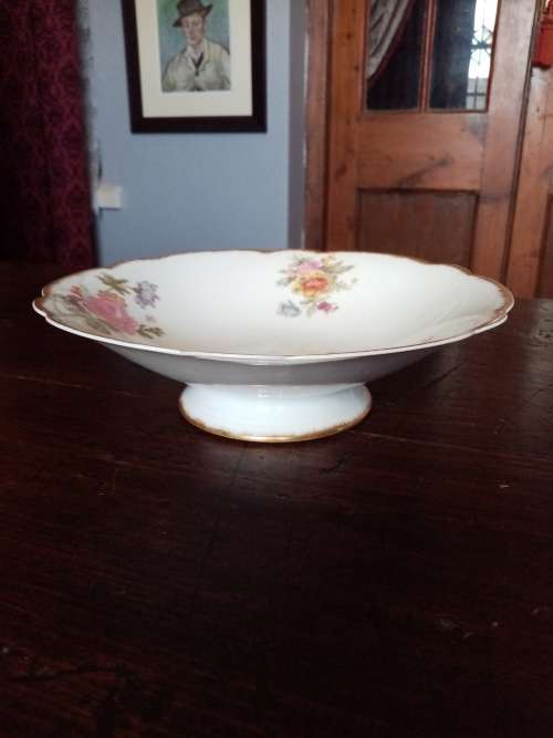 STAMPED PORCELAIN PEDESTAL FRUIT BOWL