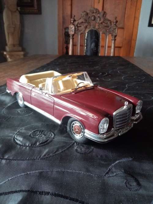 1966 MERCEDES BENZ BY MAISTO 1: 18 SCALE