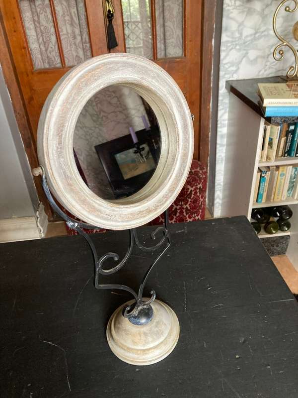 WOODEN MIRROR ON METAL AND WOODEN STAND