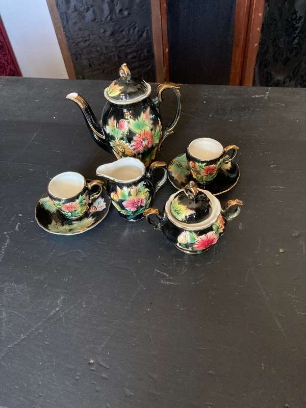DEMITASSE TEA/COFFEE SET