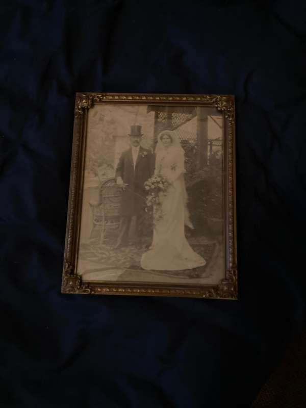 VINTAGE FRAMED PHOTOGRAPH IN AN ORNATE FRAME BEHIND GLASS
