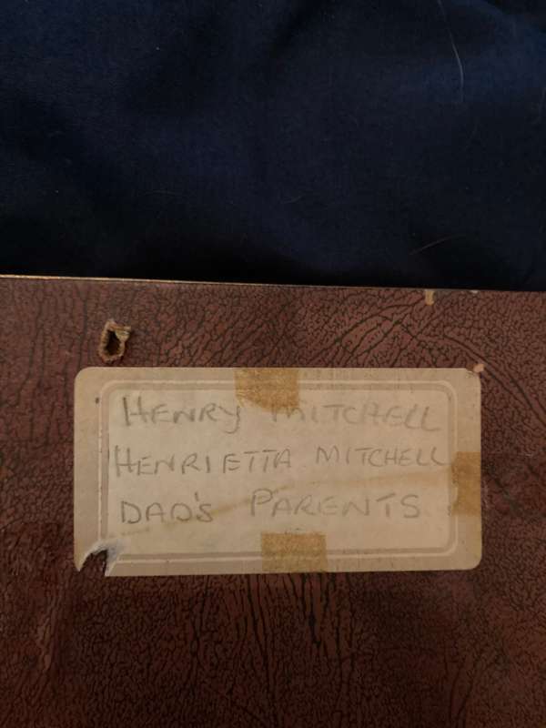 VINTAGE FRAMED PHOTOGRAPH IN AN ORNATE FRAME BEHIND GLASS