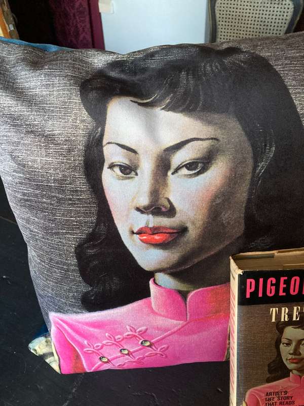 TRETCHIKOFF BOOK AND SCATTER CUSHION