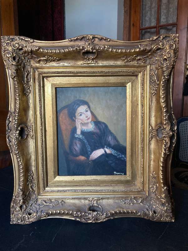 STUNNING PORTRAIT OF A LADY IN AN ORNATE FRAME