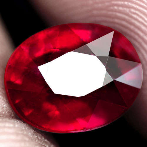 4.00ct - ELEGANT!!!!100% Natural FANCY TOP Blood Red Ruby - MADAGASCAR - Est. R 10'000.00