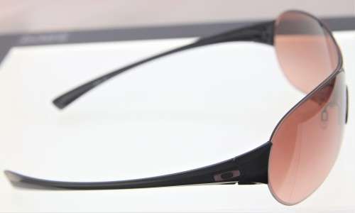 OAKLEY Branded Sunglasses - Made in the USA - R1 Start with NO Reserve