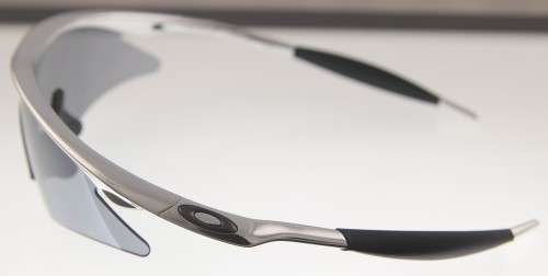 OAKLEY Sunglasses - Made in USA - Semi Rimless - R1 Start with NO Reserve