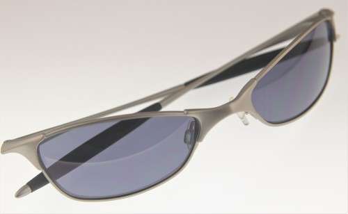 OAKLEY Sunglasses - Made in USA - R1 Start with NO Reserve
