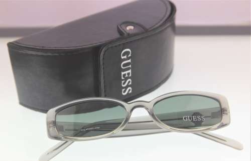 GUESS Branded Sunglasses - Polarized Lens - R1 Start with NO Reserve