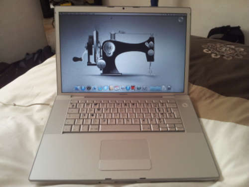 Apple Macbook Pro A1150 w. free extra charger