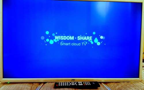 JVC Smart TV 81cm