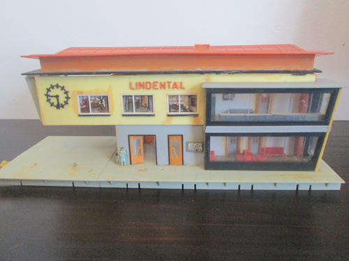 HO Scale Fix-her-upper Train Station