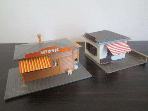 HO Scale 2 x Kiosks