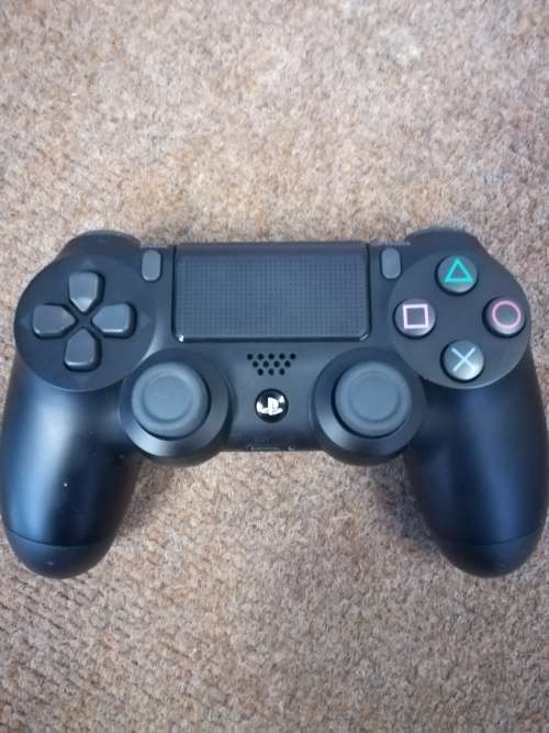 PS4 1TB SLIM CONSOLE + 1 CONTROLLER + 4 GAMES (LIKE NEW, 4 MONTHS OLD WITH GUARANTEE SLIP)