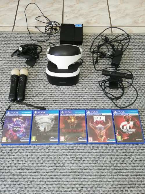 PLAYSTATION VR +CAMERA + 2 MOTION CONTROLLERS + 5 GAMES (LIKE NEW)