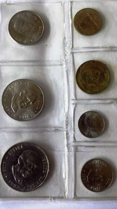 *UNCIRCULATED JOHN VORSTER 1982 FULL COIN SET - AS FROM S.A.MINT SCARCE. MINTAGE 10 000. ***
